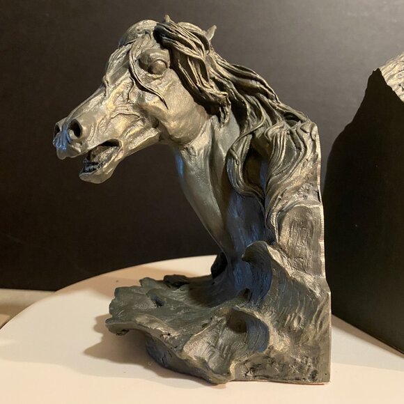Vintage Horse Head Bookends – Resin Sculpted Pair, Equestrian Decor - Picture 13 of 13